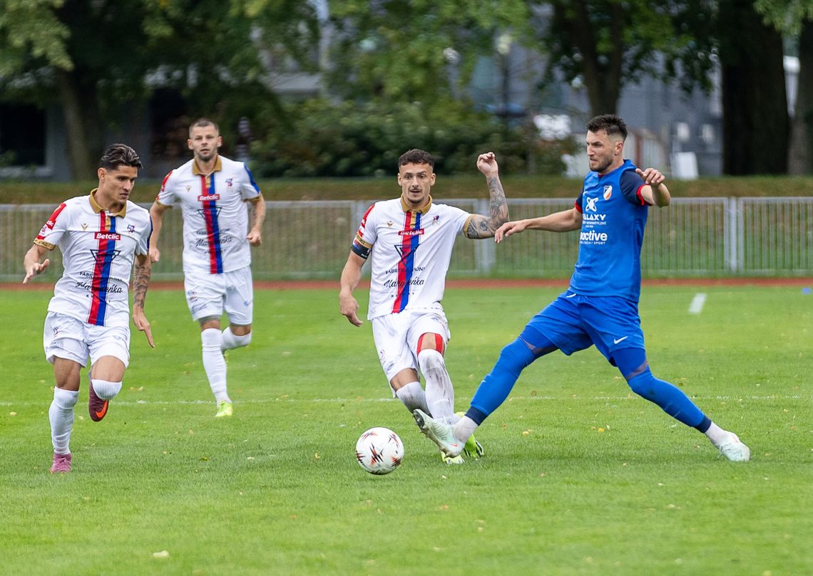 Prowadzili 2:0, skończyło się na 2:2. Broń straciła punkty w doliczonym czasie gry Prowadzili 2:0, skończyło się na 2:2. Broń straciła punkty w doliczonym czasie gry