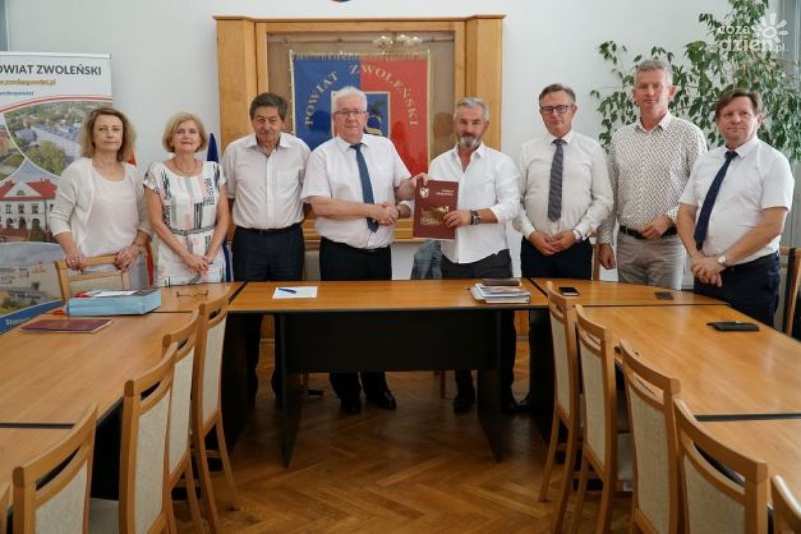 Przebudowa zwoleńskiego szpitala. Będą nowe pomieszczenia dla poradni i pogotowia