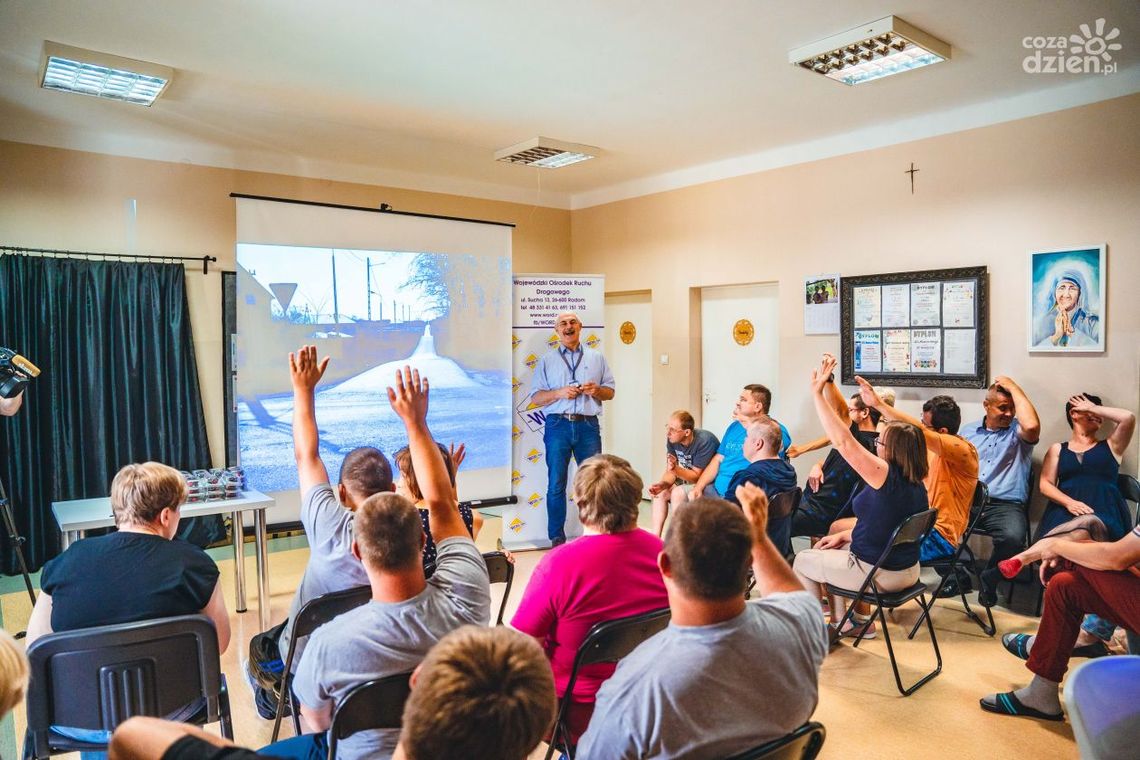 Przechodniu, rowerzysto! Zachowaj szczególną ostrożność! Przechodniu, rowerzysto! Zachowaj szczególną ostrożność!