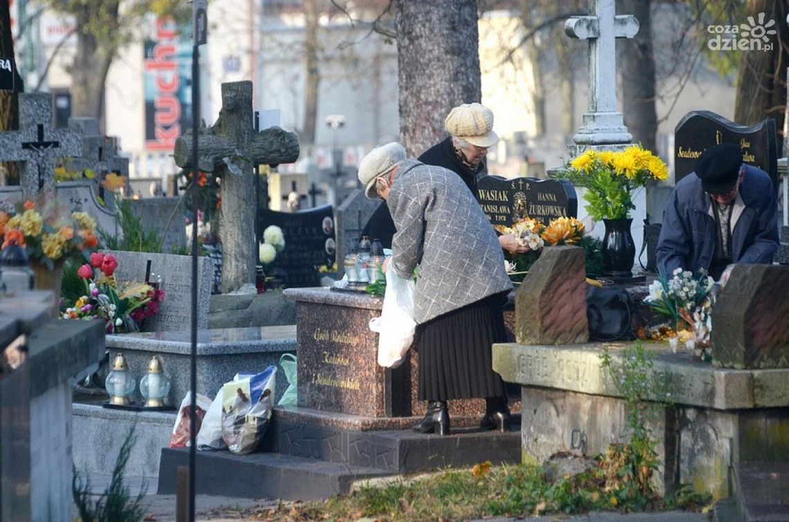 Przed dniem Wszystkich Świętych oszczędnie