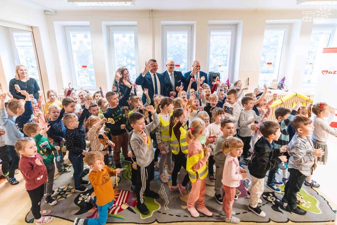 Przedszkolaki z Kowali widoczne i bezpieczne Przedszkolaki z Kowali widoczne i bezpieczne