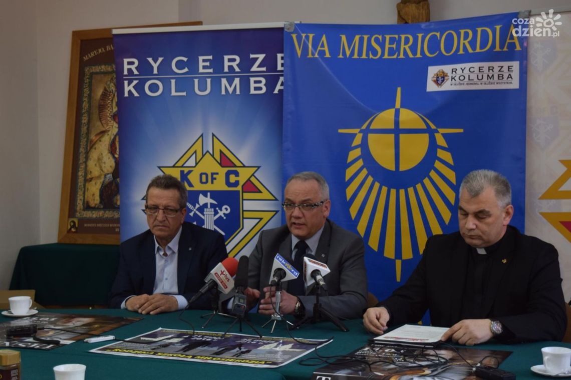 Przejdą pieszo 2 000 kilometrów