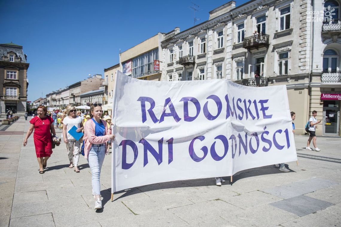 Przejdą w imię godności. Utrudnienia w ruchu Przejdą w imię godności. Utrudnienia w ruchu