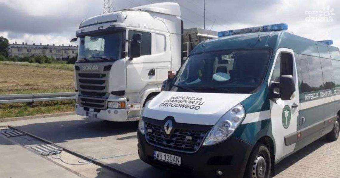 Przeładowane ciężarówki na Grzecznarowskiego