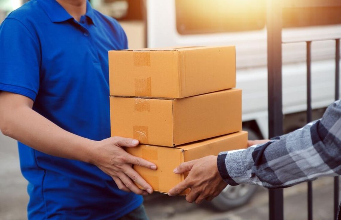 Przesyłki krajowe bez wychodzenia z domu: jak zamówić kuriera i mieć temat z głowy jeszcze dziś