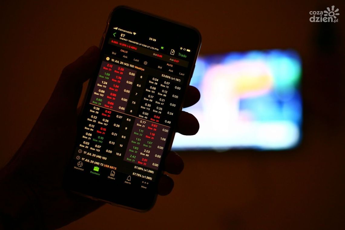 Przewidywanie zmian na rynku czy podążanie za trendem - które podejście jest lepsze?