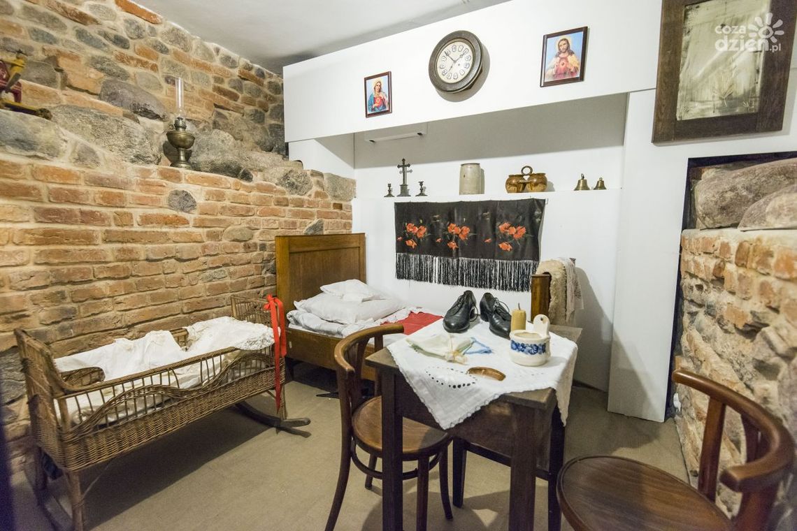 Przez lewe ramię. Wystawa o przesądach