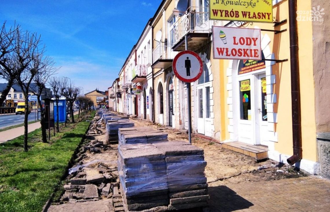 Przy Placu Kochanowskiego w Zwoleniu powstanie nowy chodnik