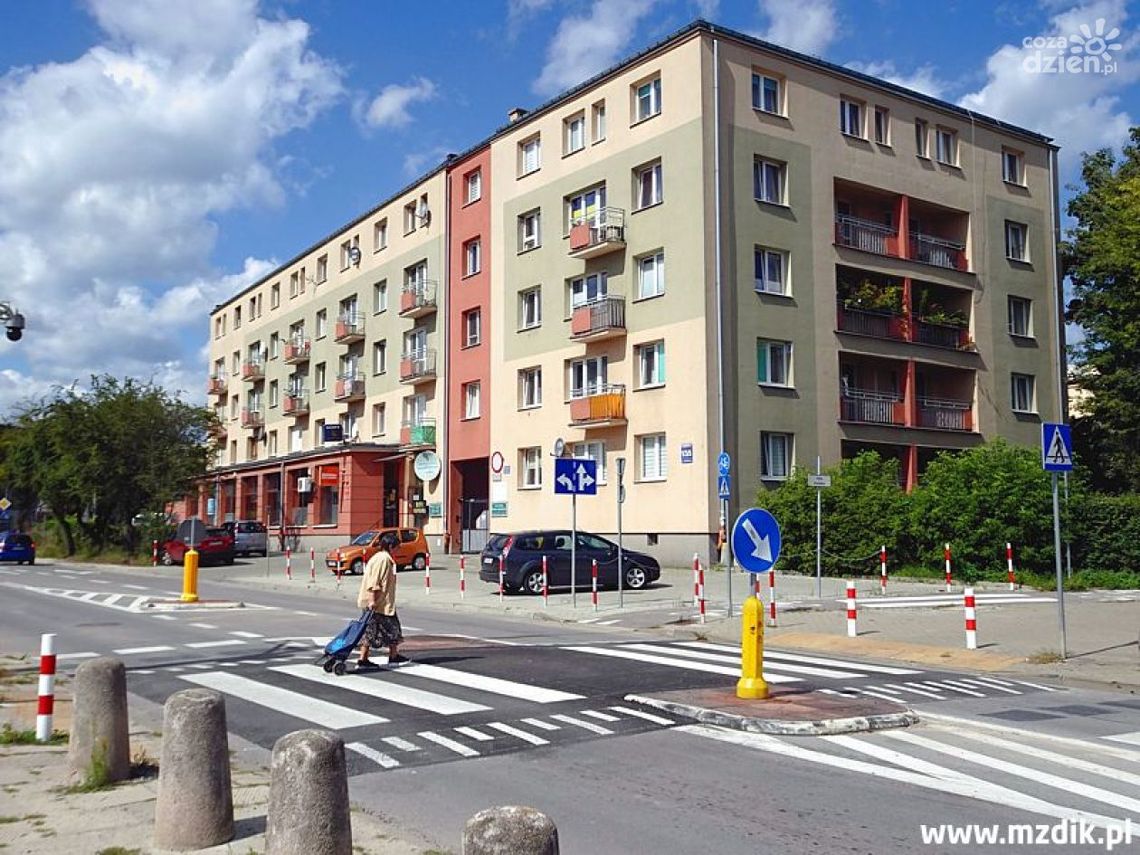 Przy szkołach powstały wyniesione przejścia dla pieszych Przy szkołach powstały wyniesione przejścia dla pieszych