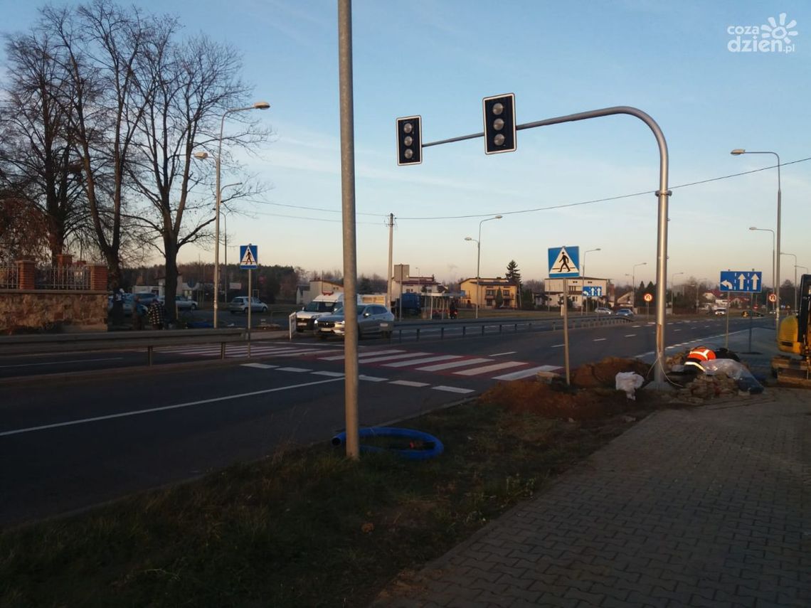 Przy ul. Kozienickiej powstaje sygnalizacja