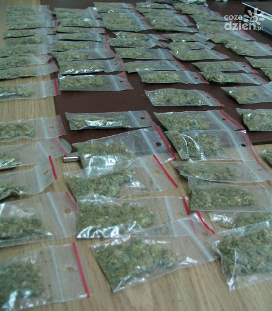 Przy ul. Kusocińskiego ukrywał narkotyki za lodówką