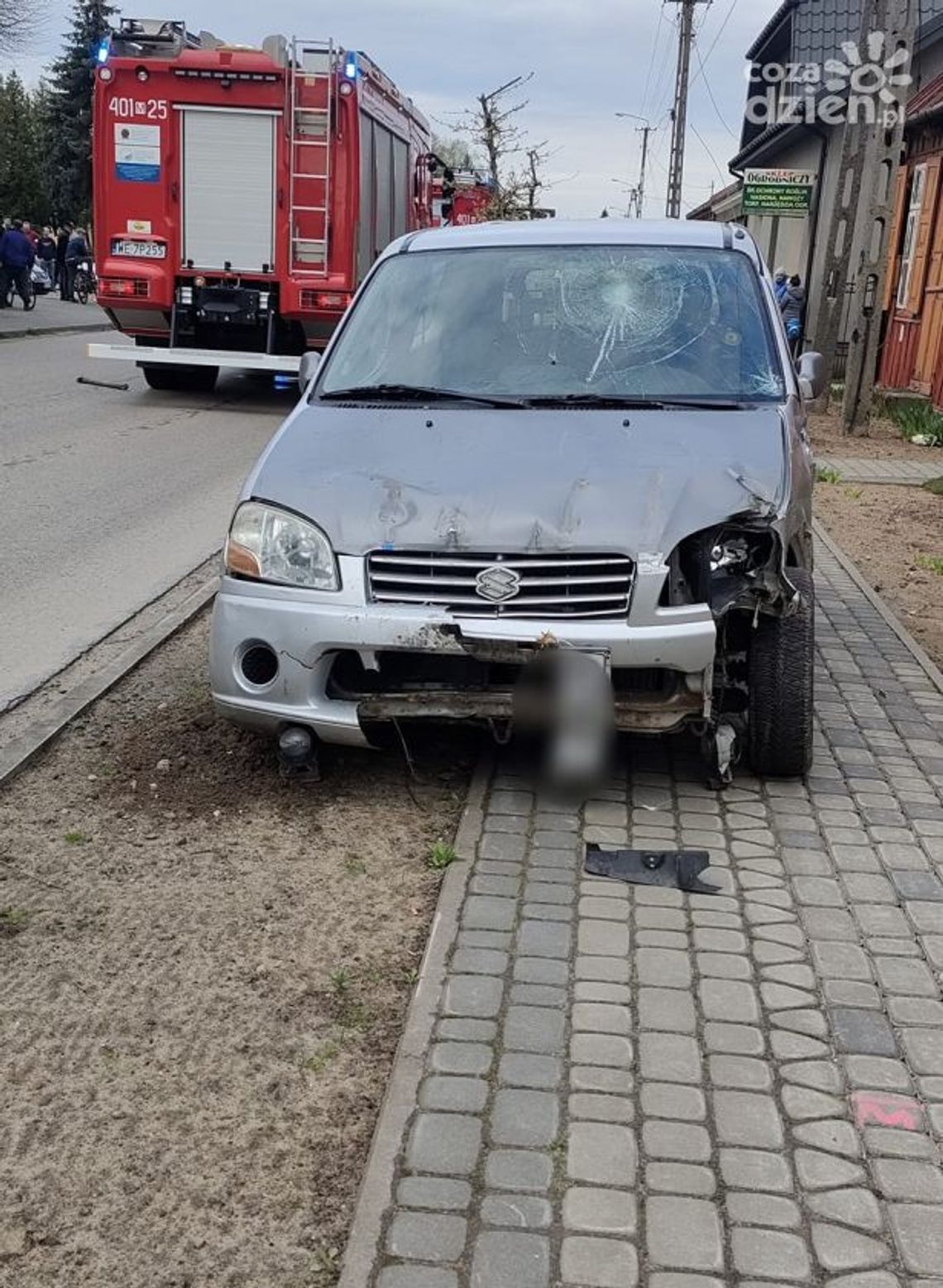 Przybyszew. 20-latek zjechał na chodnik i potrącił pieszą 