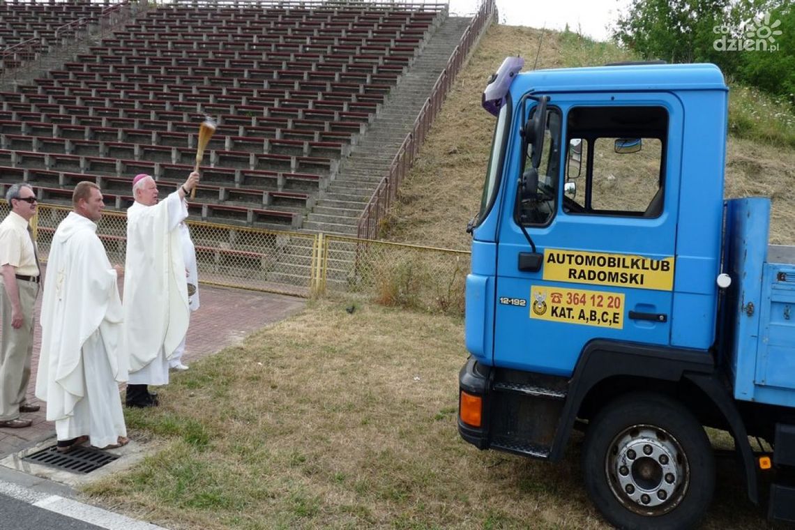 Przyjedź poświęcić swój samochód czy rower