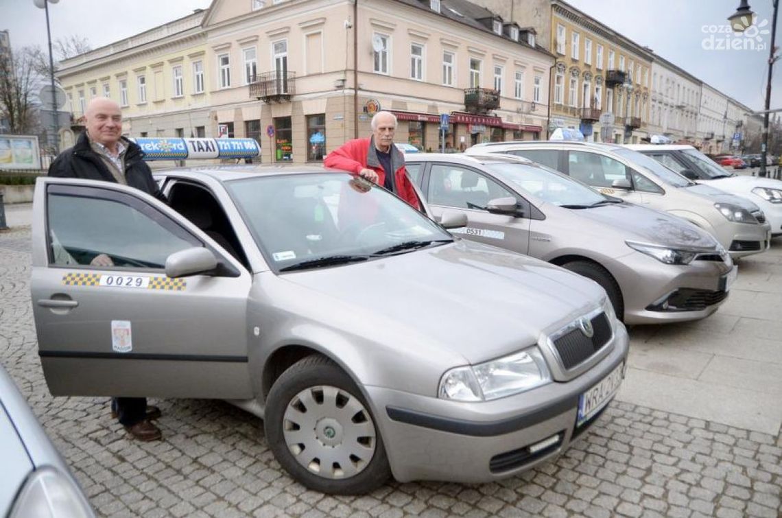 PRZYJRZYJ SIĘ TYM TAKSÓWKOM! PRZYJRZYJ SIĘ TYM TAKSÓWKOM!