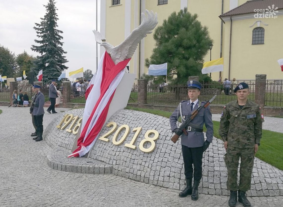 Przysucha. Uczcili odsłonięcie pomnika Orła Białego