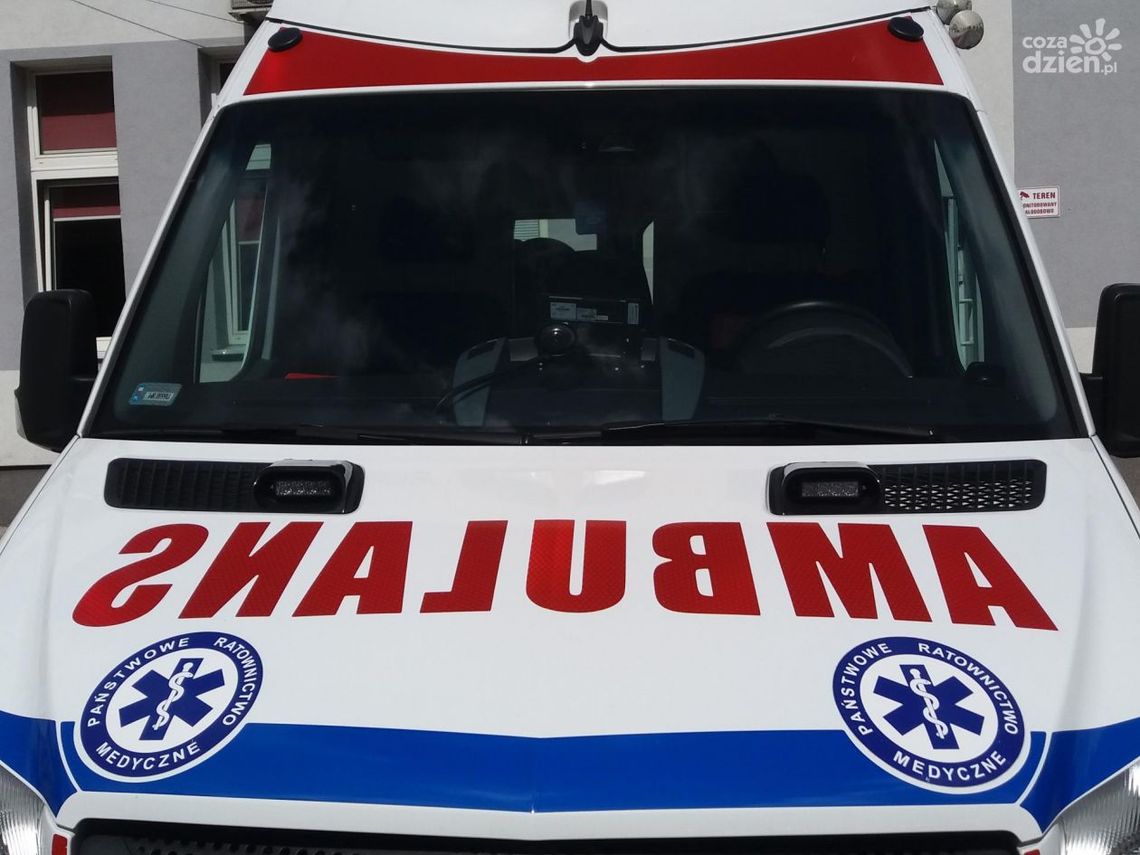Przytyk. Ambulans w rowie. Jedna osoba zginęła Przytyk. Ambulans w rowie. Jedna osoba zginęła