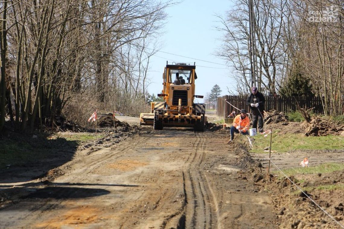 Przytyk. Przebudowa drogi w Studzienicach