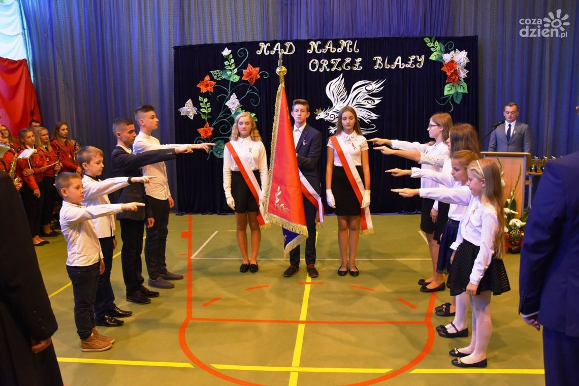 Przytyk. Szkoła we Wrzosie otrzymała imię Orła Białego
