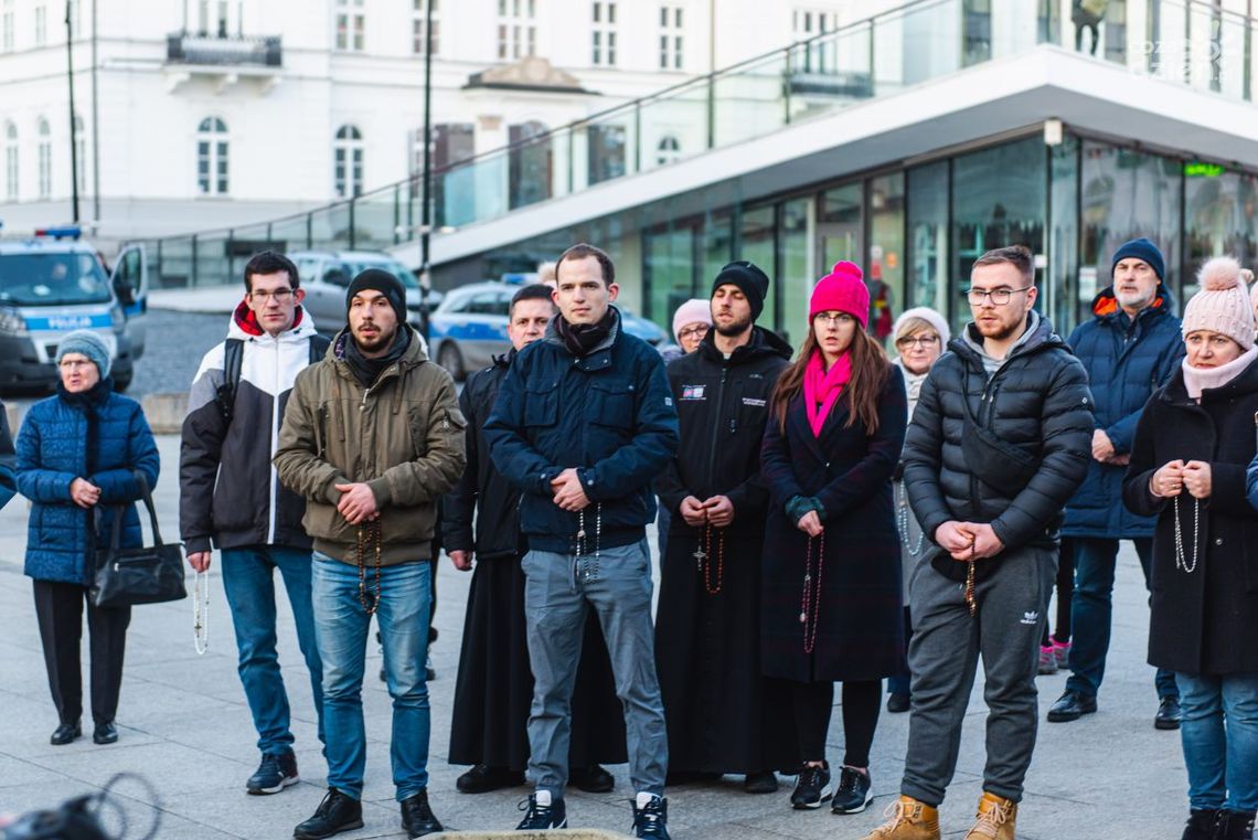 Publiczny różaniec w intencji pokoju na Ukrainie