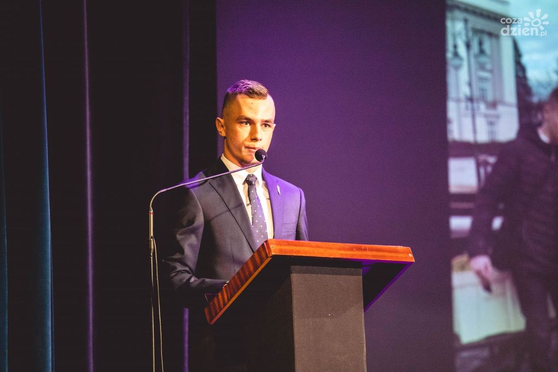 Rada Młodzieży zamiast Parlamentu. 25 lat istnienia Rada Młodzieży zamiast Parlamentu. 25 lat istnienia