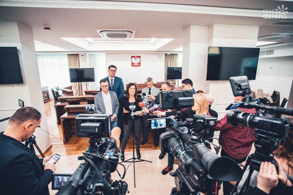 Radni zajmą się lotniskiem?