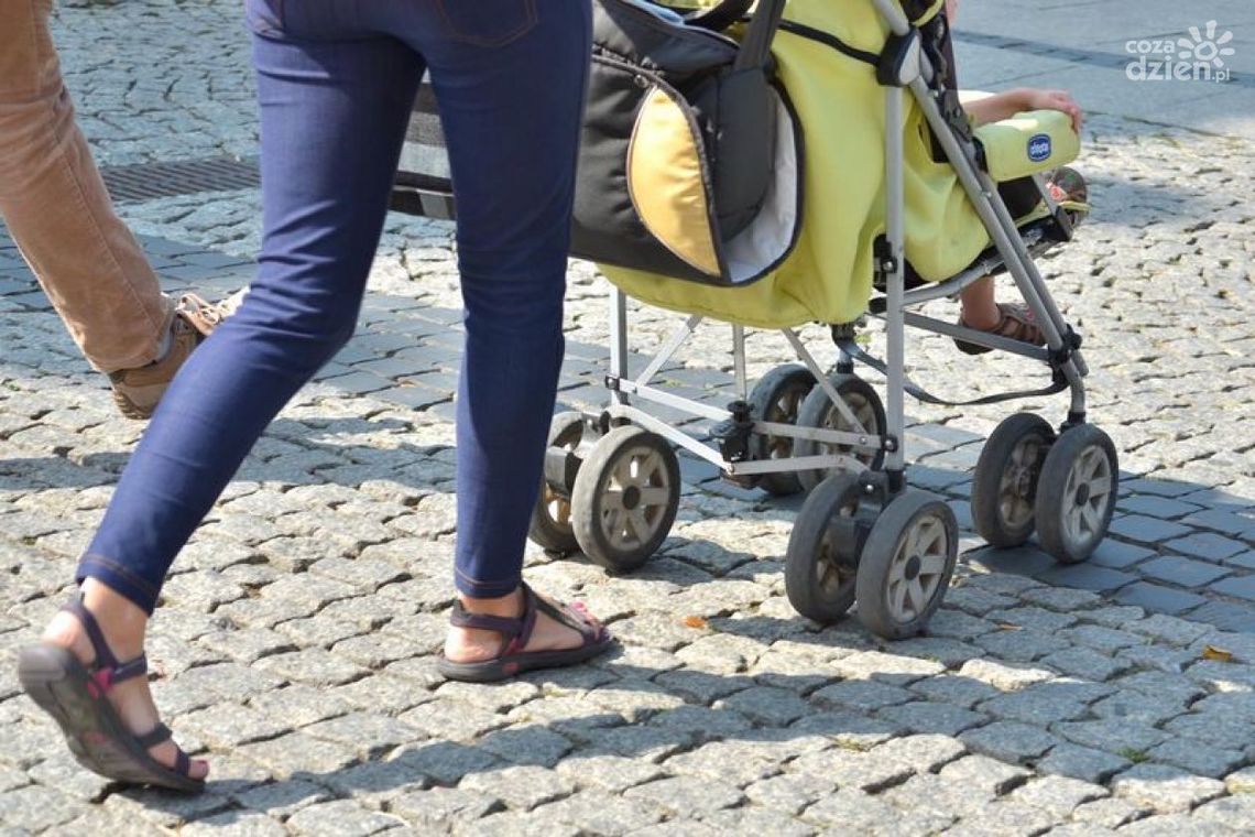 Radom: 2,3 tys. wniosków o zasiłek opiekuńczy