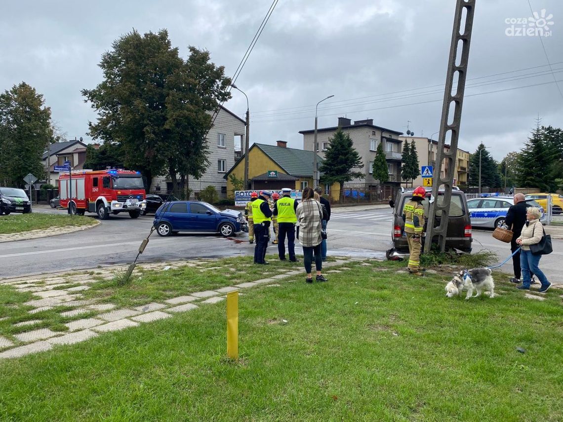 Radom. Kolizja na skrzyżowaniu ulic Długojowskiej i Odrodzenia