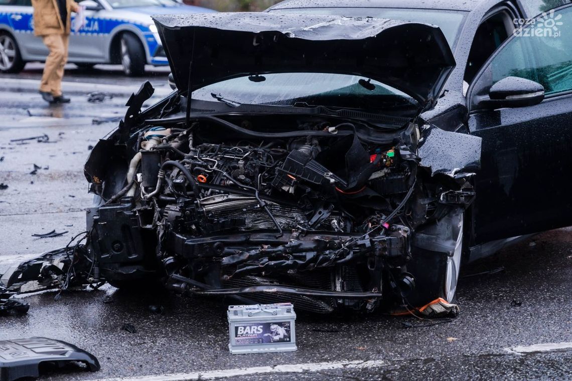 Radom. Osobówka zderzyła się z wozem strażackim Radom. Osobówka zderzyła się z wozem strażackim