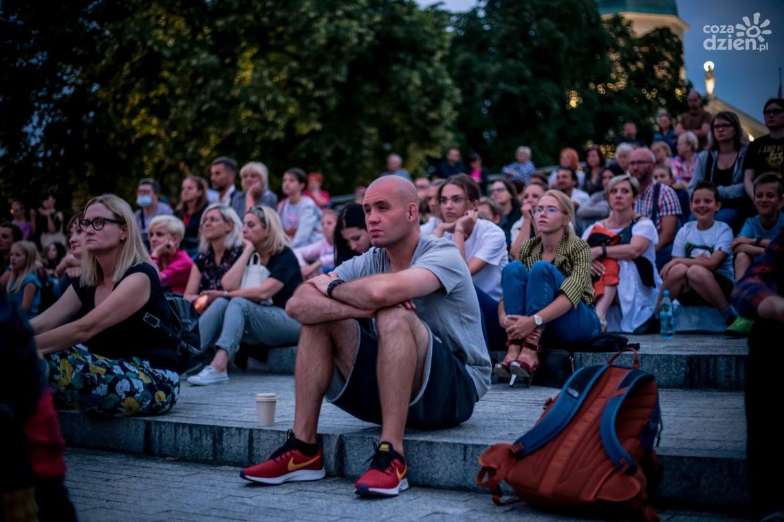 Radom ożywa nocą. Czekają nas nocne harce!