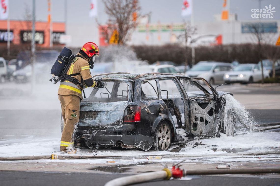 Radom. Pożar samochodu