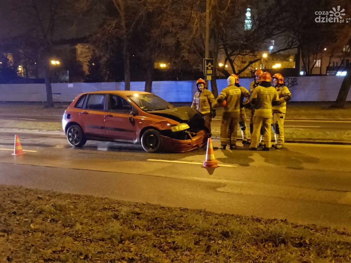 Radom. Wjechał w słup i uciekł 