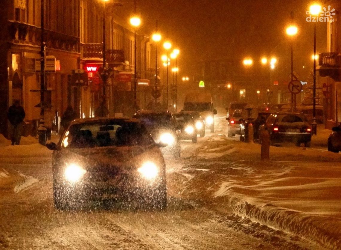 RADOM: Wszystkie ulice są przejezdne. Jest bardzo ślisko! RADOM: Wszystkie ulice są przejezdne. Jest bardzo ślisko!