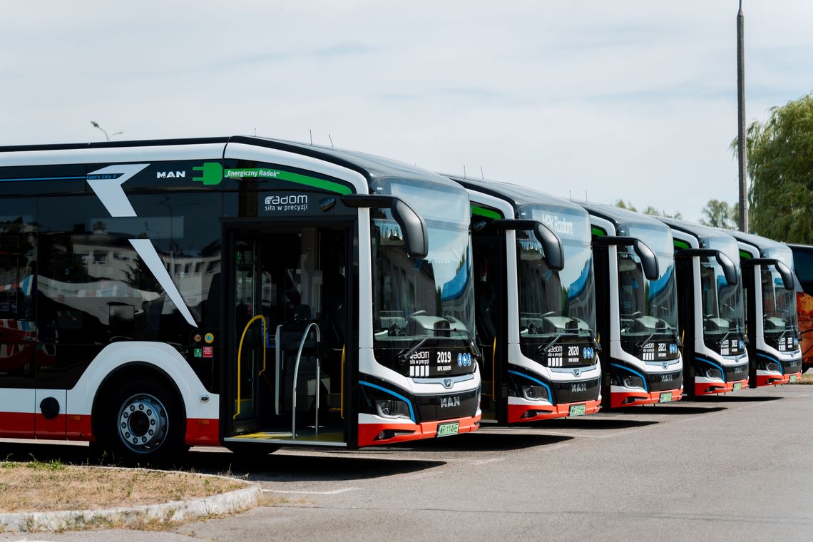 Radom wzbogacił się o pięć nowych autobusów elektrycznych Radom wzbogacił się o pięć nowych autobusów elektrycznych