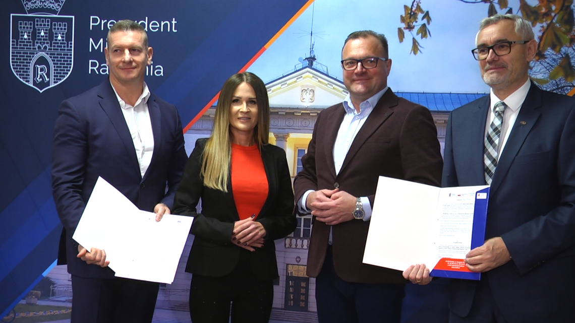 Radom zainwestuje w 12 nowych autobusów elektrycznych. Umowa podpisana z firmą Solaris