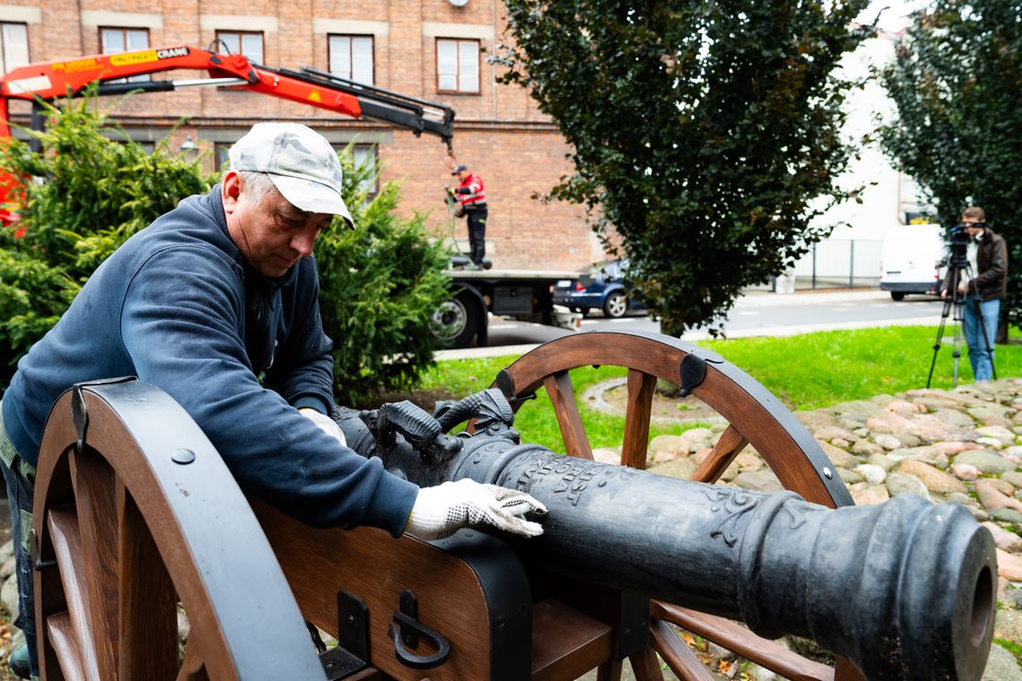 Radom znów ma swoje armaty! Historyczne repliki wróciły na skwer Unii Wileńsko-Radomskiej