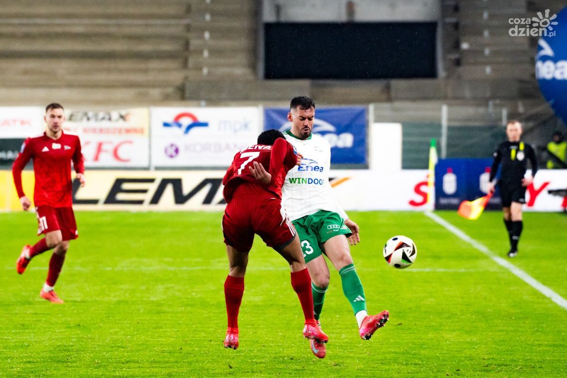 Radomiak Radom osłabiony na mecz z Koroną Kielce. Aż trzech zawodników będzie pauzowało Radomiak Radom osłabiony na mecz z Koroną Kielce. Aż trzech zawodników będzie pauzowało