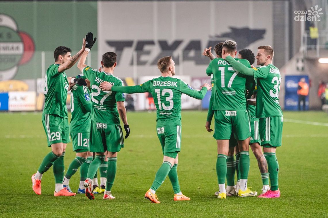 Radomiak Radom wygrywa 3:2 z Piastem Gliwice po emocjonującym meczu!