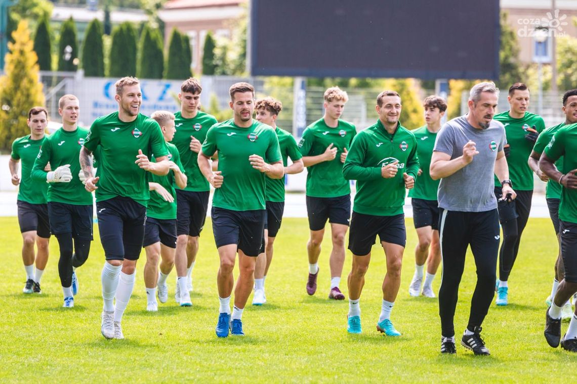 Radomiak Radom wyjechał na obóz. Zobacz kadrę "Zielonych" na zgrupowanie w Warce