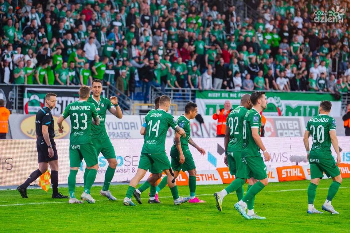 Radomiak wciąż niepewny utrzymania. Co musi się wydarzyć, aby "Zieloni" zostali w PKO Ekstraklasie?