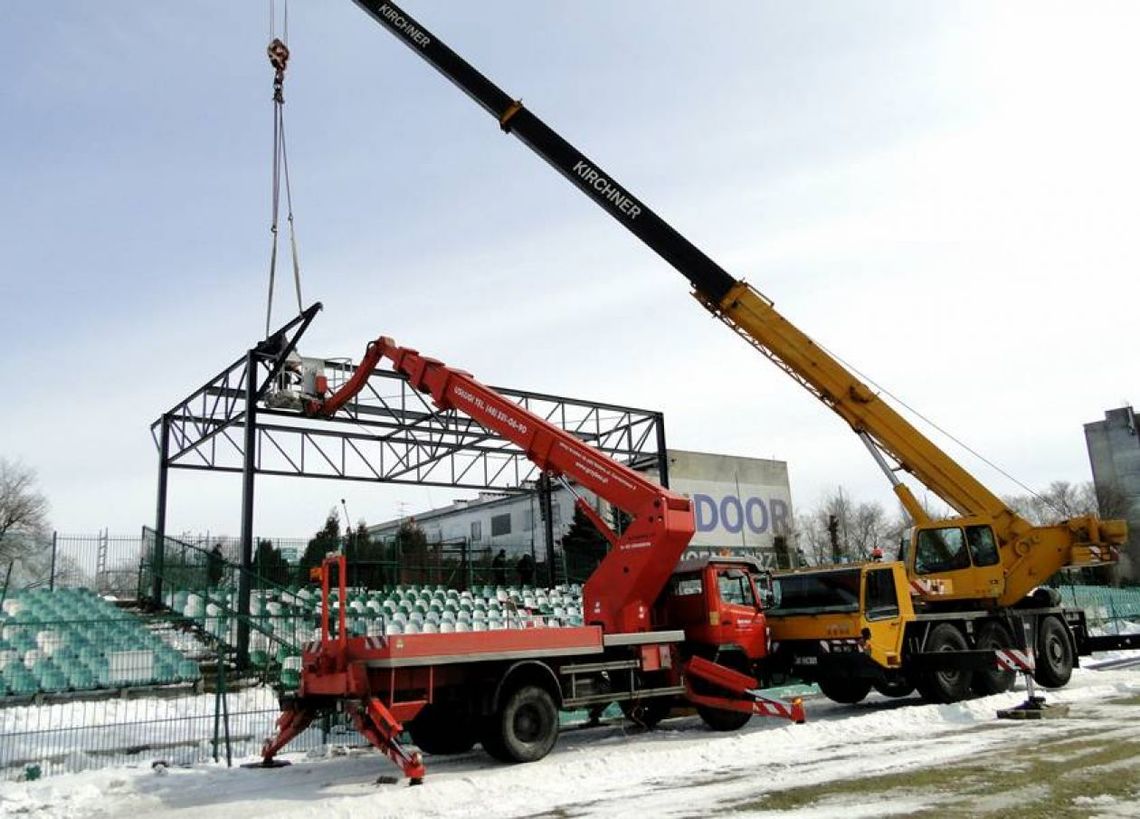 Radomiak wymienia zadaszenie