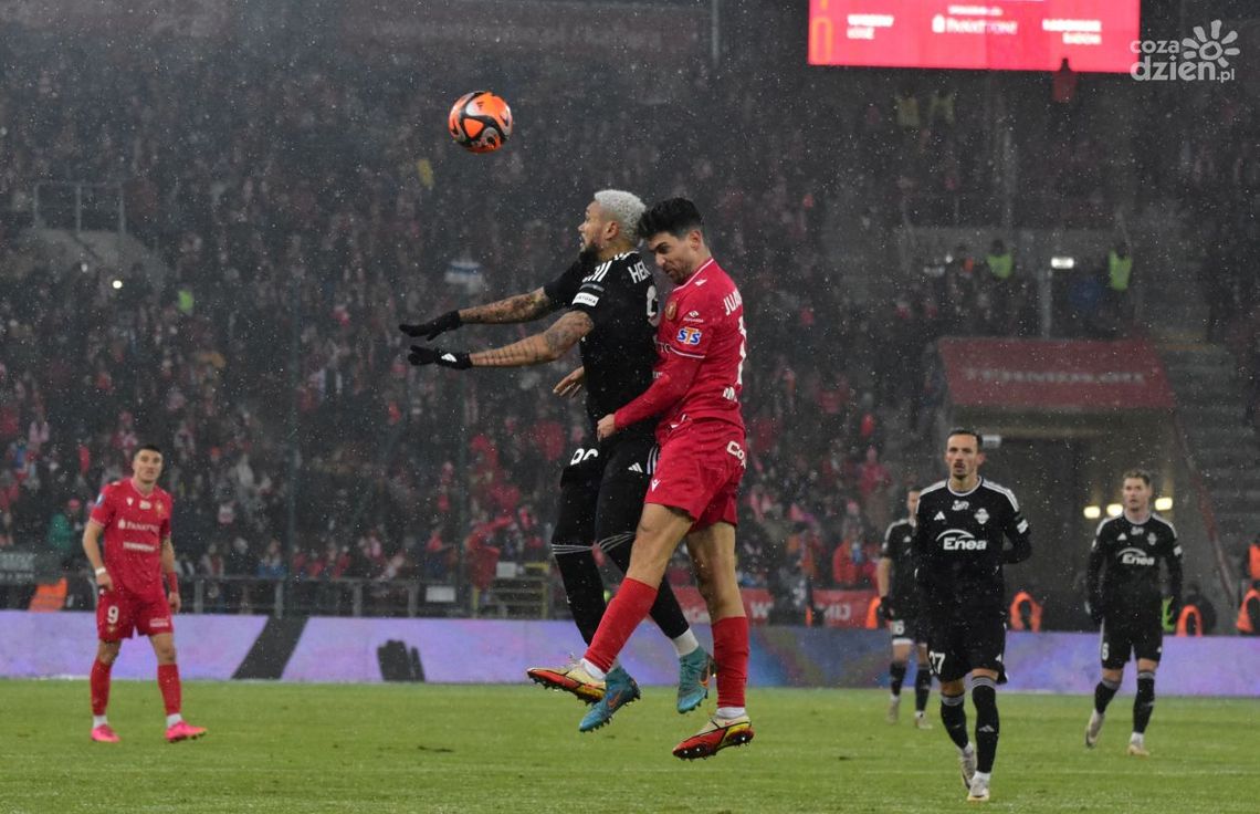 Radomiak zakończył rundę efektownym zwycięstwem z Widzewem w Łodzi. Okazały debiut Macieja Kędziorka Radomiak zakończył rundę efektownym zwycięstwem z Widzewem w Łodzi. Okazały debiut Macieja Kędziorka