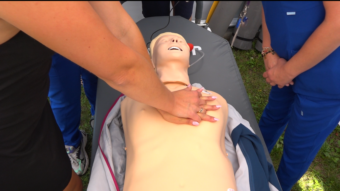 Radomianie uczyli się ratować życie. Pokazy z okazji Światowego Dnia Pierwszej Pomocy