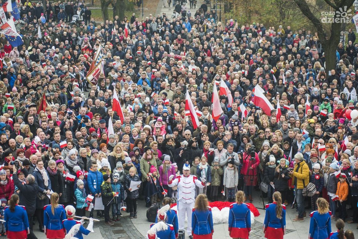 Radomianie wspólnie zaśpiewali Mazurka Dąbrowskiego. Zobacz zdjęcia!