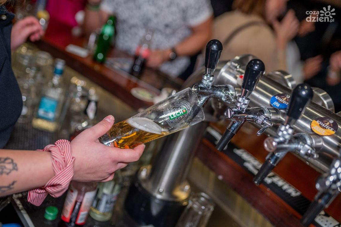 Radomianin płacił za alkohol cudzą kartą