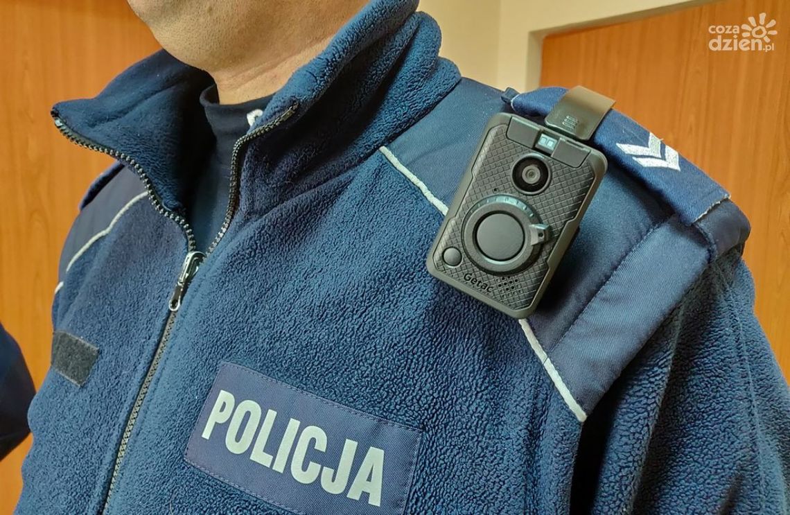 Radomscy policjanci otrzymali kamery Radomscy policjanci otrzymali kamery