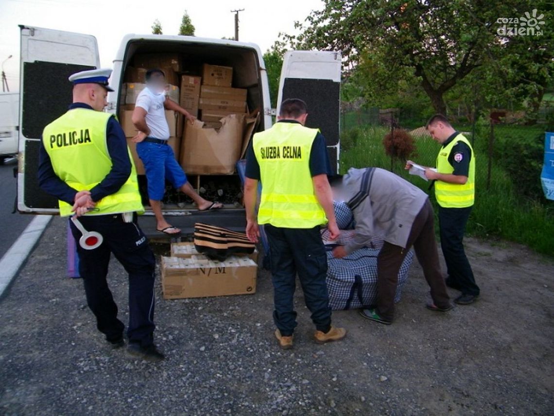 Radomscy policjanci zajęli nielegalne płyty i alkohol