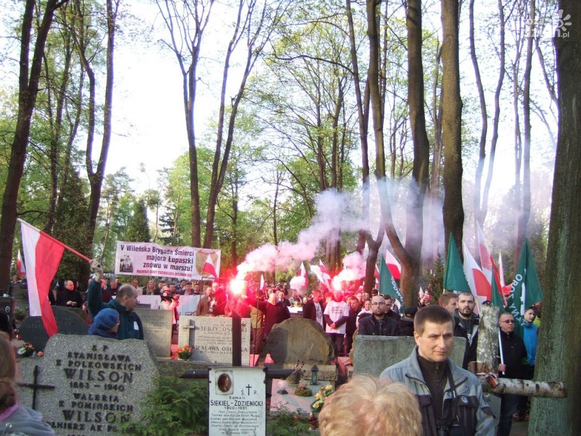 Radomska młodzież na pogrzebie "Łupaszki" Radomska młodzież na pogrzebie "Łupaszki"