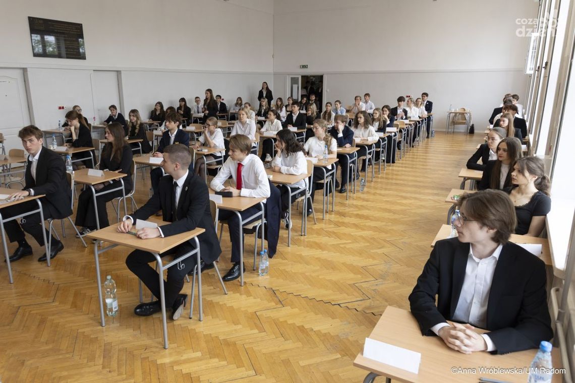 Radomska młodzież pisze egzamin dojrzałości