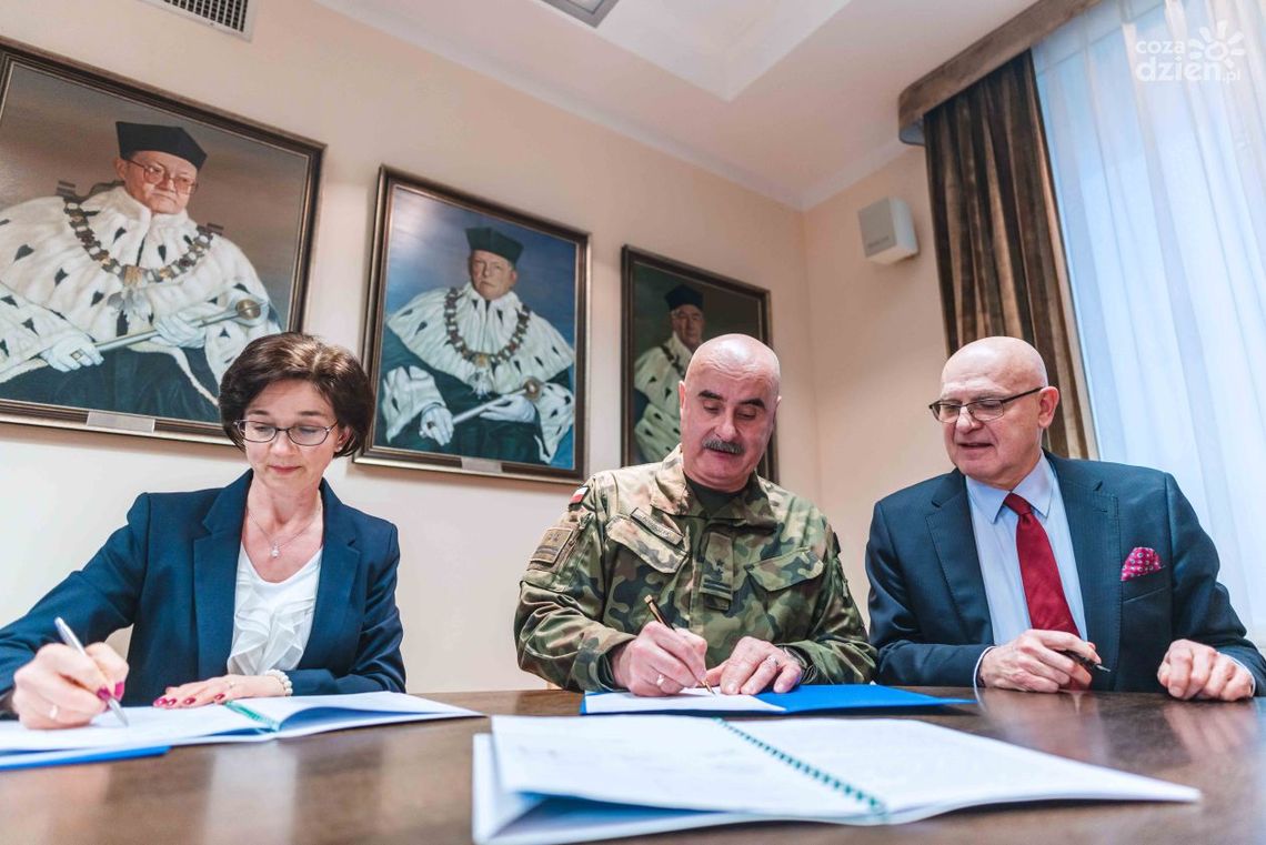 Radomski uniwersytet zacieśnia współpracę z wojskiem Radomski uniwersytet zacieśnia współpracę z wojskiem