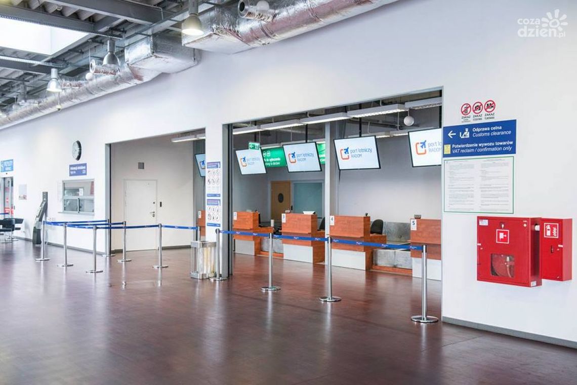 Radomskie lotnisko. Rozbiórka terminalu zagrożona? Radomskie lotnisko. Rozbiórka terminalu zagrożona?